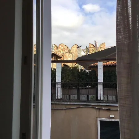 A Due Passi Da Giulietta-casa Montecchi بيت ضيافة *