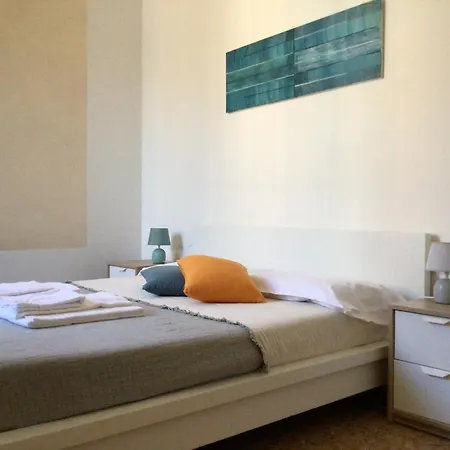 A Due Passi Da Giulietta-casa Montecchi *