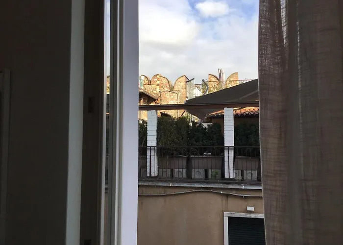 A Due Passi Da Giulietta-casa Montecchi Pensionat 3*